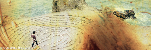 Mensch vor Labyrinth